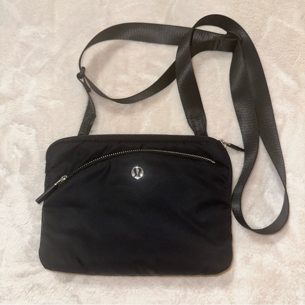 Lululemon curved lines Crossbody Bag